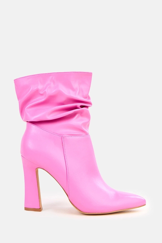 Botins rosa com salto grosso e cano...