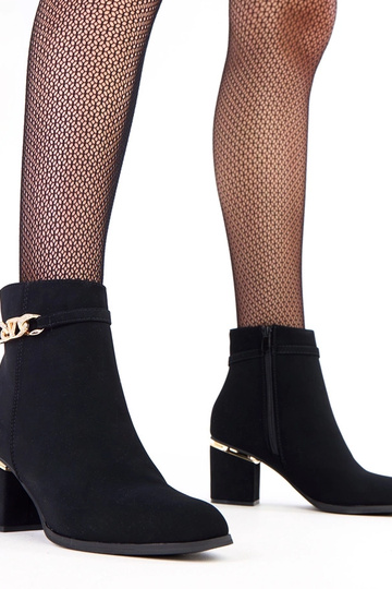 Botins pretos de couro sintético mate com decoração dourada "Klares" 2