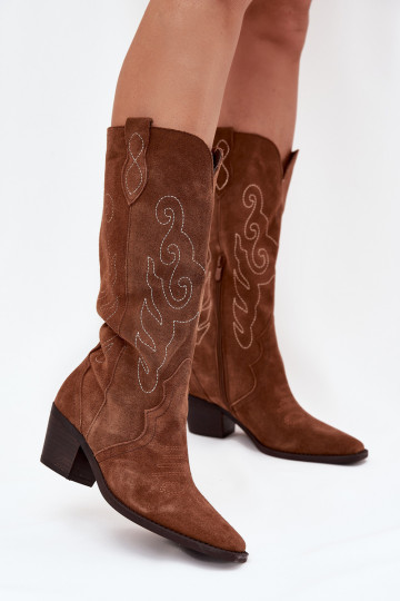 de camurça botas estilo vaqueiro Feminino com salto cor marrom Karira 2