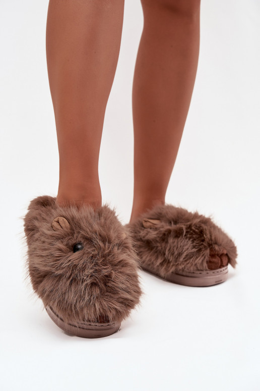 com um casaco de pele Kapice Feminino Kapibary cor marrom Pravelle com um casaco de pele Kapice Feminino Kapibary cor marrom Pravelle