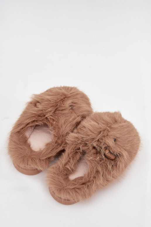 com um casaco de pele Kapice Feminino Kapibary cor cáqui Pravelle