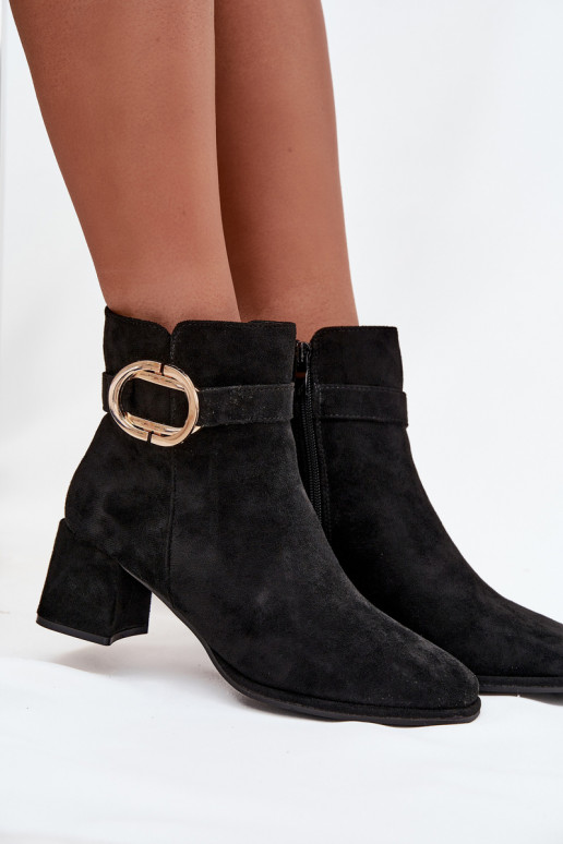 Botas femininas com fivelas douradas cor preta Calissa
