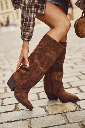Botas femininas longas estilo cowboy com fivela, na cor marrom Isalina