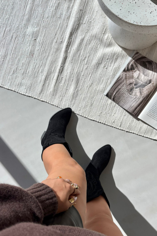 Botas femininas altas em estilo cowboy com saltos aquecidos Vinceza 16508 na cor preta Botas femininas altas em estilo cowboy com saltos aquecidos Vinceza 16508 na cor preta