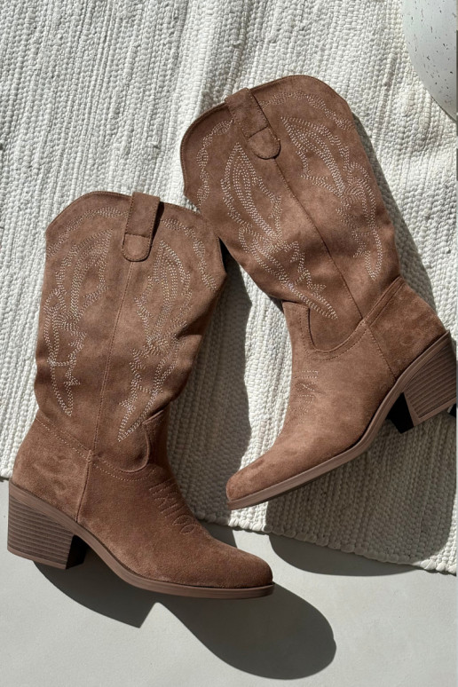 Botas femininas altas em estilo cowboy com saltos aquecidos Vinceza 16508 na cor areia