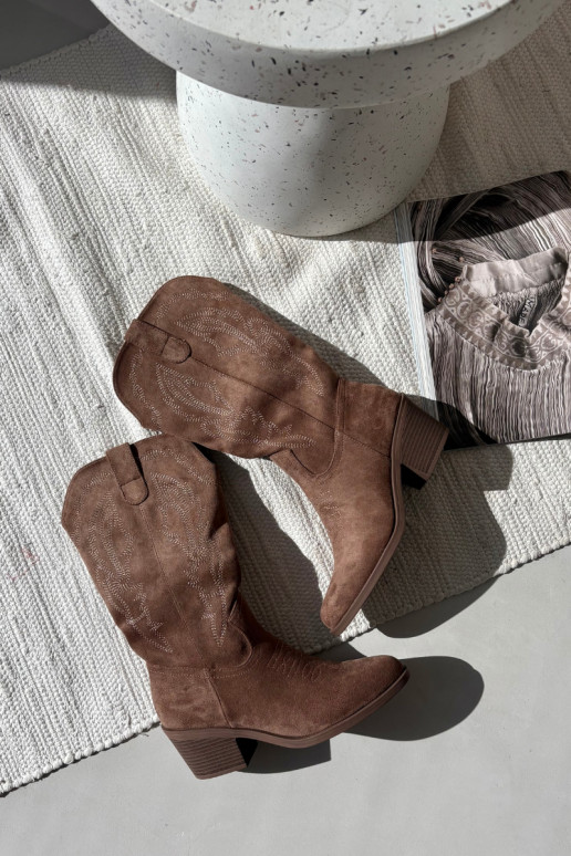 Botas femininas altas em estilo cowboy com saltos aquecidos Vinceza 16508 na cor areia