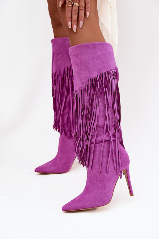 Botas femininas longas com saltos finos e franjas na cor violeta Isalune Botas femininas longas com saltos finos e franjas na cor violeta Isalune