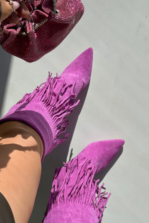 Botas femininas longas com saltos finos e franjas na cor violeta Isalune Botas femininas longas com saltos finos e franjas na cor violeta Isalune