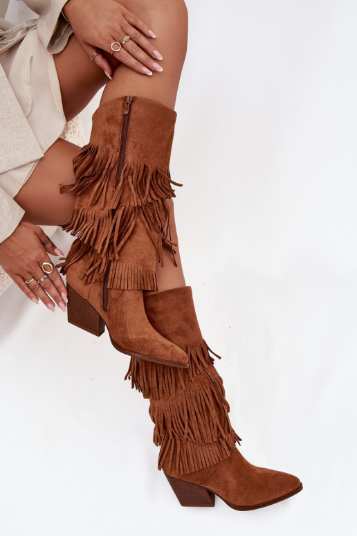 Botas longas de estilo cowboy forradas com franjas na cor marrom Brivina Botas longas de estilo cowboy forradas com franjas na cor marrom Brivina