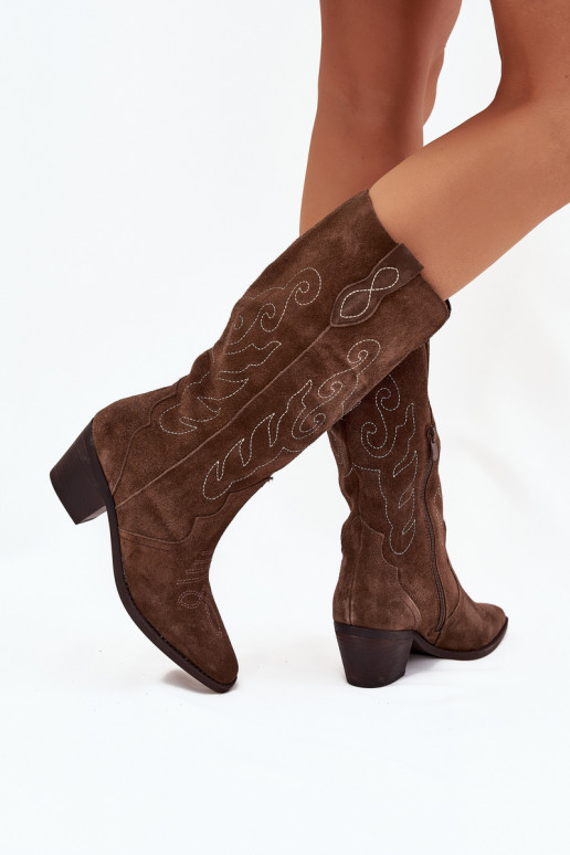 Botas de camurça femininos de cano longo estilo cowboy com saltos, marrons, Karira Botas de camurça femininos de cano longo estilo cowboy com saltos, marrons, Karira