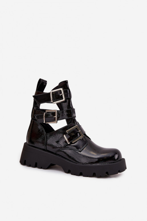 Botins femininos envernizados com tiras e fivelas prateadas na cor preta "Helisse" Botins femininos envernizados com tiras e fivelas prateadas na cor preta "Helisse"