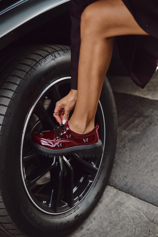 com efeito verniz Pele sapato FemininoPrzypinkami Artiker 57C0336 Borgonha