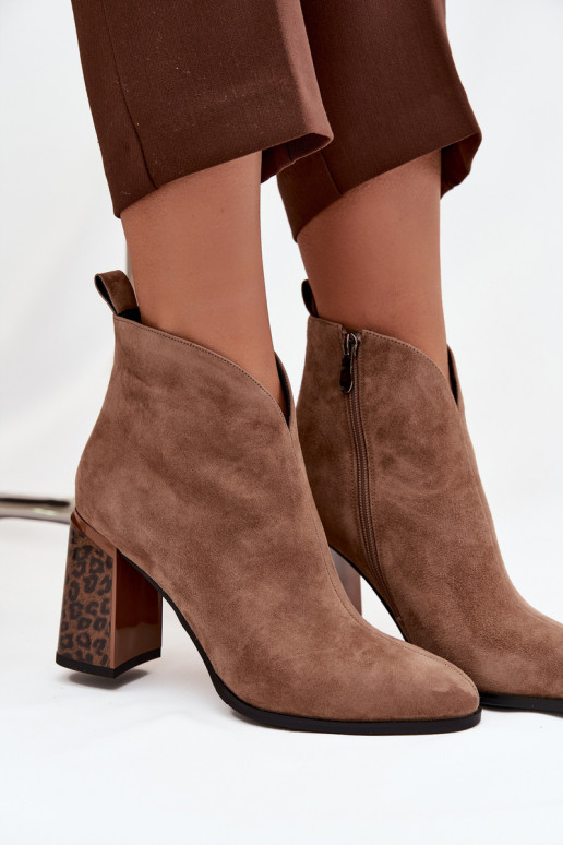 Pele de camurça Botas com aquecimento no interior bege Zivella Pele de camurça Botas com aquecimento no interior bege Zivella