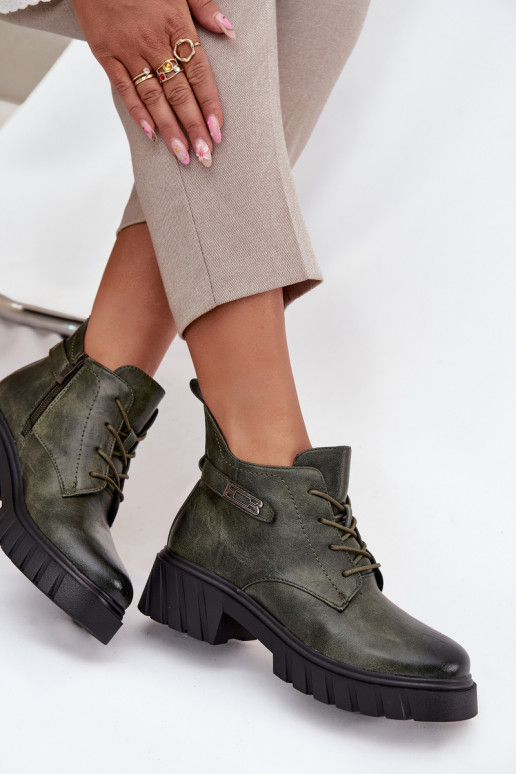 Baixo aquecimento Botas femininas Klocke com salto decorado cor cáqui Therisse Baixo aquecimento Botas femininas Klocke com salto decorado cor cáqui Therisse