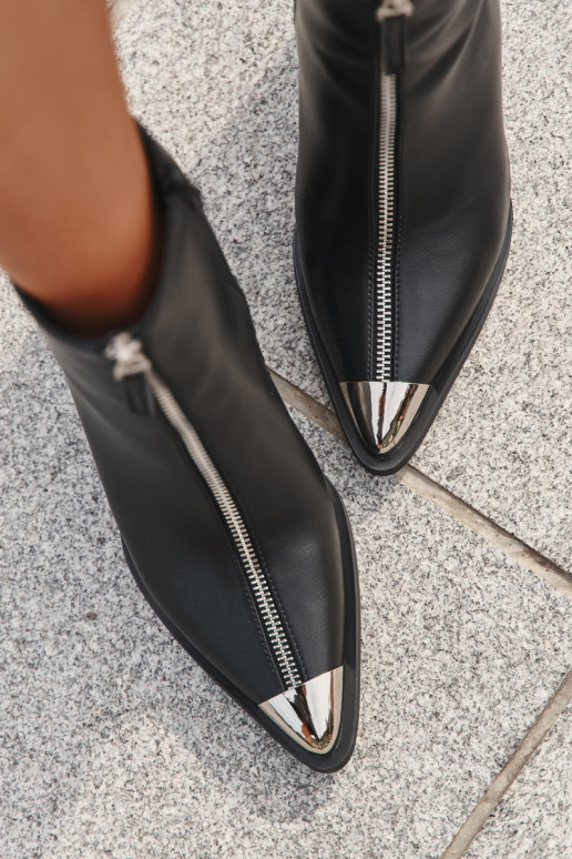 Botins femininos com zíper decorativo na cor preta "Niviane"