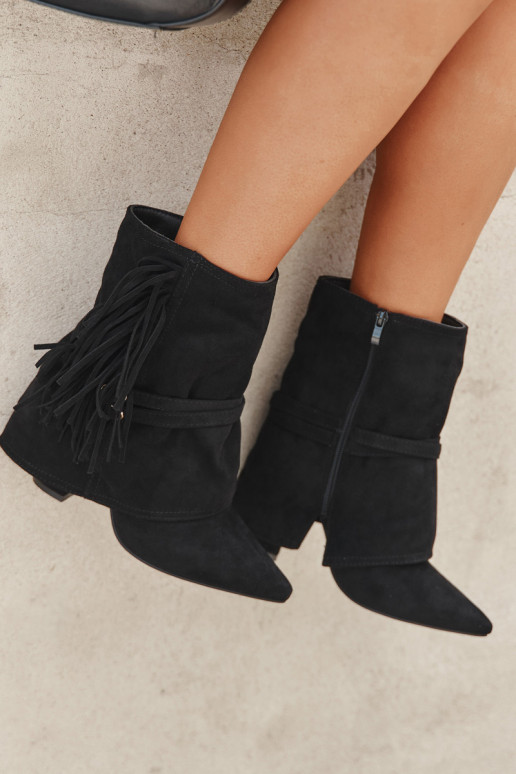 Botins femininos com franjas e fivelas douradas na cor preta "Evelisse" Botins femininos com franjas e fivelas douradas na cor preta "Evelisse"