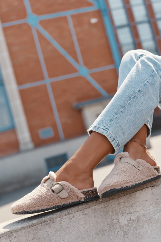 Chinelos femininas com pele "Typu Baranek", cor areia "Lorivine"