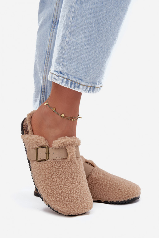 Chinelos femininas com pele "Typu Baranek", cor areia "Lorivine"