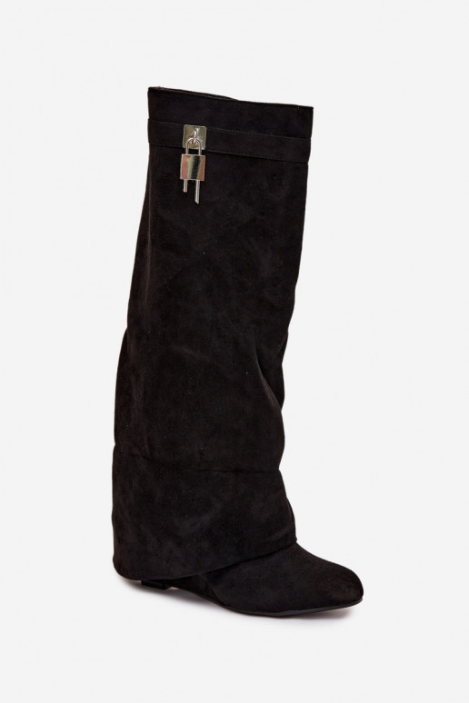 Botas femininas longas com plataforma, tiras e detalhes prateados, na cor preta Korivelle Botas femininas longas com plataforma, tiras e detalhes prateados, na cor preta Korivelle