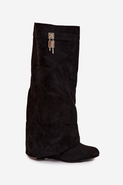 Botas femininas longas com plataforma, tiras e detalhes prateados, na cor preta Korivelle Botas femininas longas com plataforma, tiras e detalhes prateados, na cor preta Korivelle