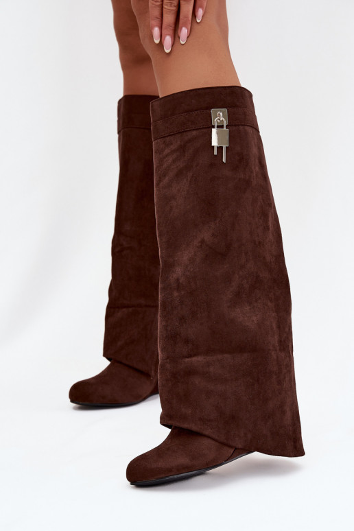 Botas femininos de cano alto com plataforma, tiras e detalhes prateados em chocolate Korivelle