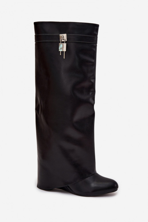 Botas femininos de cano alto com plataforma, tiras e detalhes prateados em couro ecológico preto Korivelle Botas femininos de cano alto com plataforma, tiras e detalhes prateados em couro ecológico preto Korivelle
