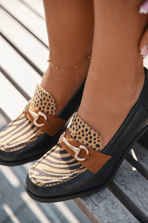 Sapatos de salto alto femininos com estampado e detalhes dourados, cores preta e areia, Novella Sapatos de salto alto femininos com estampado e detalhes dourados, cores preta e areia, Novella