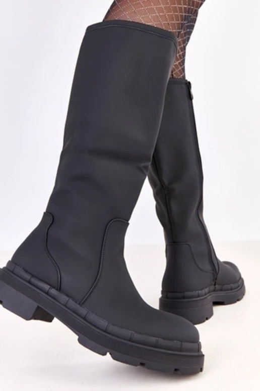 Botas de cano longo pretas em couro...