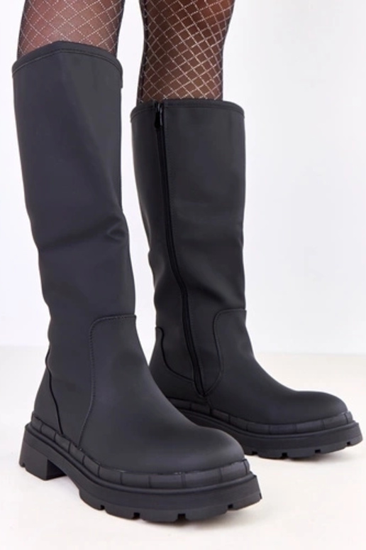 Botas de cano longo pretas em couro...