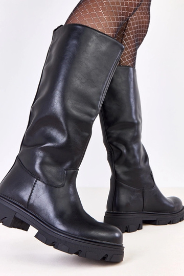 Botas de cano longo pretas...