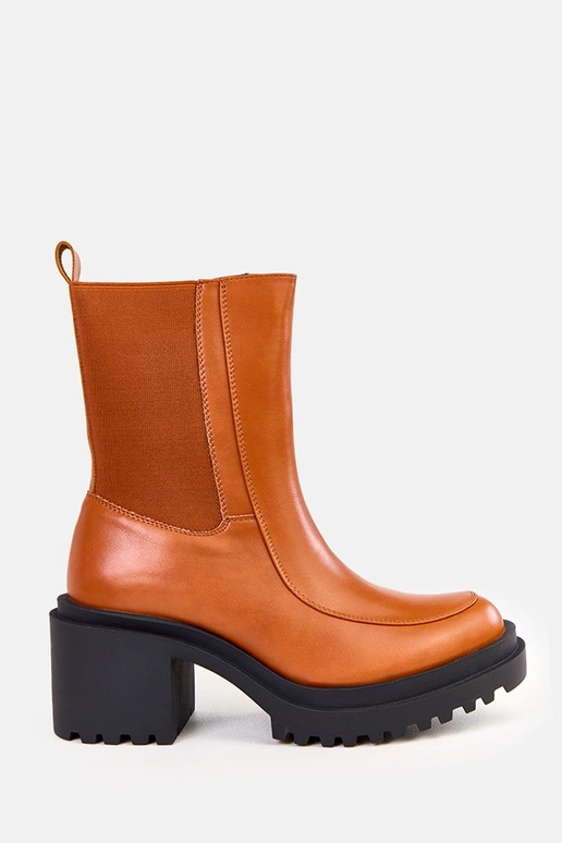 Brązowe botki na słupku z elastyczną... Brązowe botki na słupku z elastyczną...