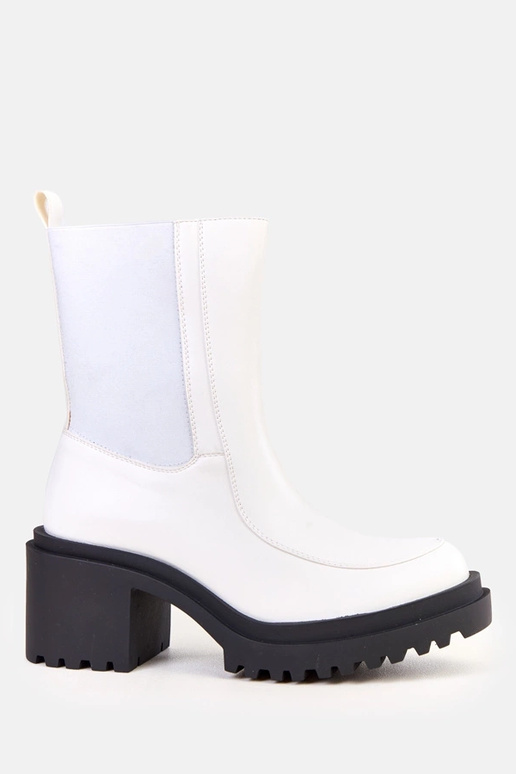 Białe botki na słupku z elastyczną... Białe botki na słupku z elastyczną...