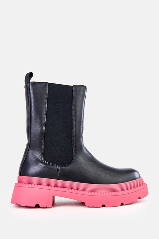 Czarne botki na różowej podeszwie... Czarne botki na różowej podeszwie...