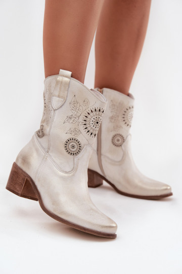 de camurça Pele Botas femininas com elementos abertos com salto Zazoo 3844 cor dourada Przecierany 2