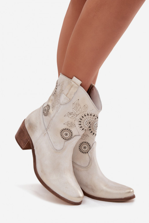 de camurça Pele Botas femininas com elementos abertos com salto Zazoo 3844 cor dourada Przecierany