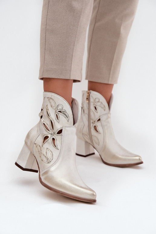 Pele com elementos abertos Botas femininas Zazoo 3647 cor dourada Przecierany