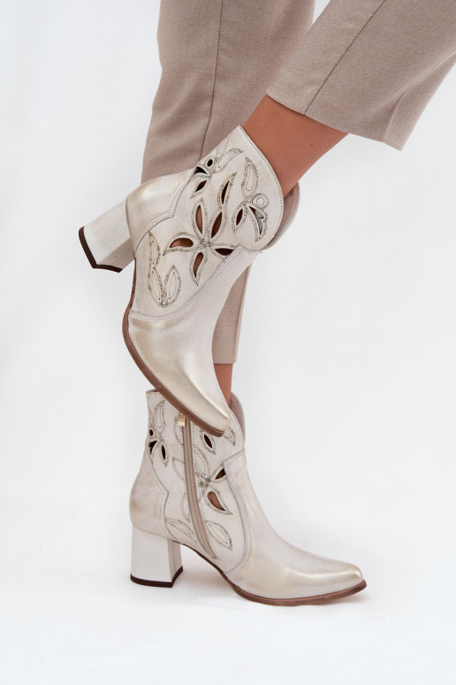 Pele com elementos abertos Botas femininas Zazoo 3647 cor dourada Przecierany