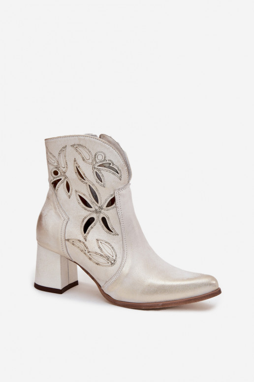 Pele com elementos abertos Botas femininas Zazoo 3647 cor dourada Przecierany