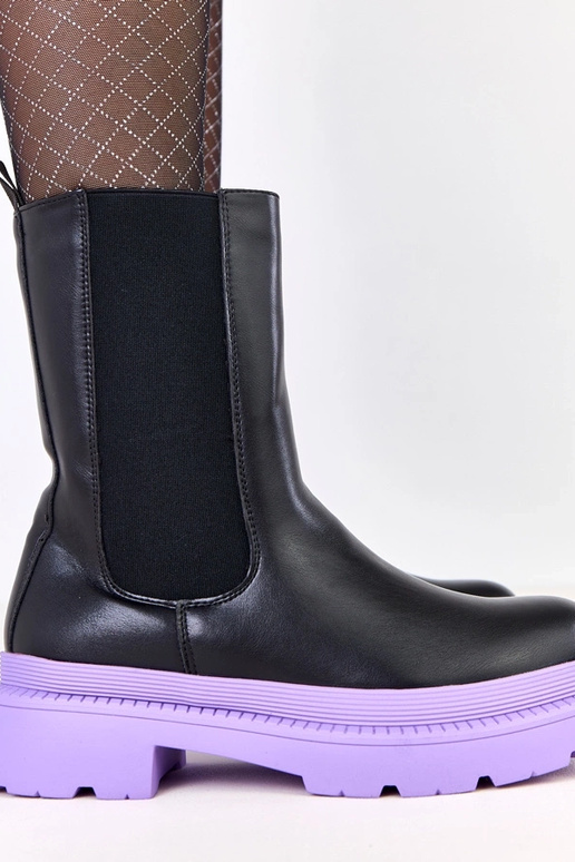 Czarne botki na fioletowej podeszwie... Czarne botki na fioletowej podeszwie...