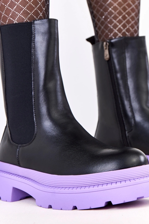 Czarne botki na fioletowej podeszwie... Czarne botki na fioletowej podeszwie...