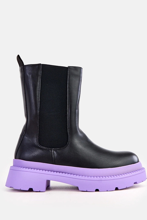 Czarne botki na fioletowej podeszwie... Czarne botki na fioletowej podeszwie...