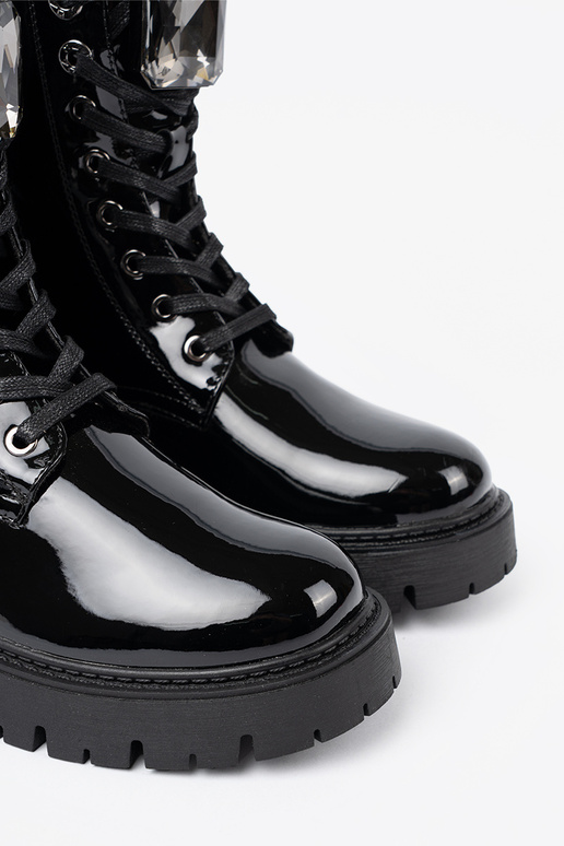 com efeito verniz amarrado Sapatos femininos cor preta com efeito verniz amarrado Sapatos femininos cor preta