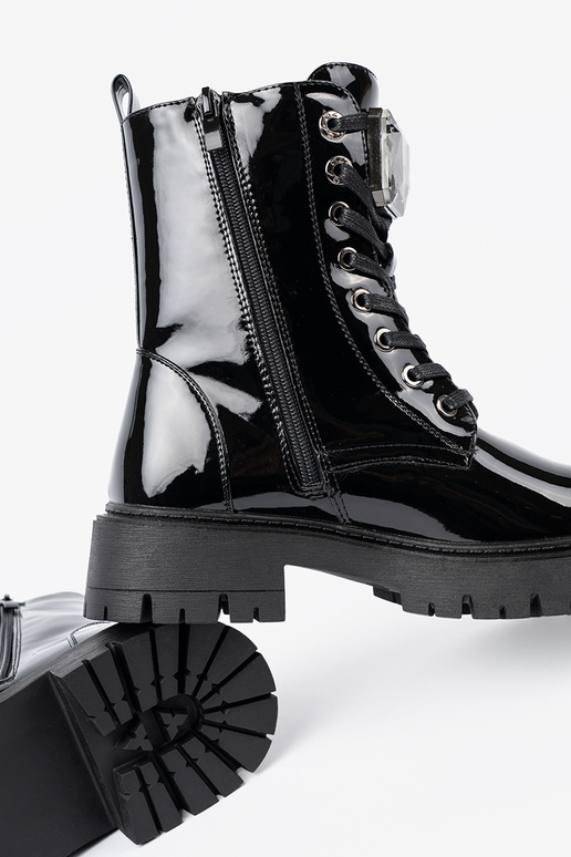com efeito verniz amarrado Sapatos femininos cor preta com efeito verniz amarrado Sapatos femininos cor preta
