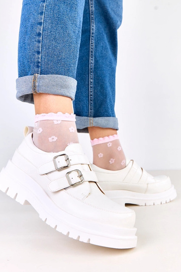 Botas brancas de cano curto em sola robusta, decoradas com fivelas, Juke 2