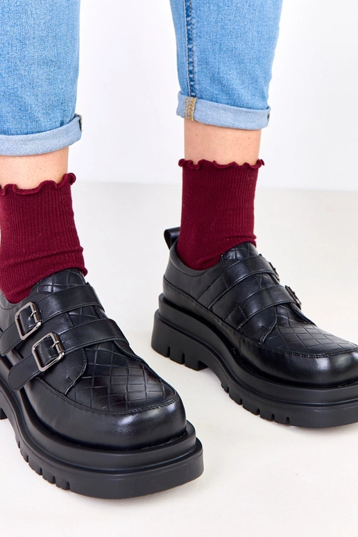 Botas pretas de cano curto em sola...