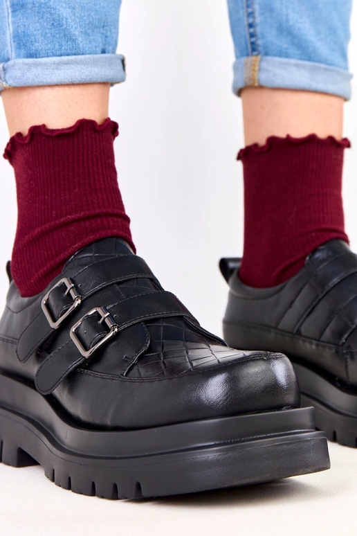 Botas pretas de cano curto em sola...