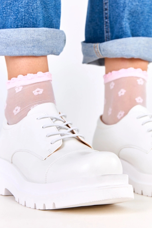 Botas brancas de cano curto em sola...