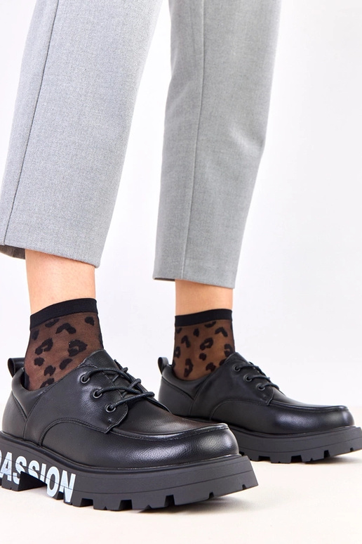 Boinas pretas femininas com padrão na...