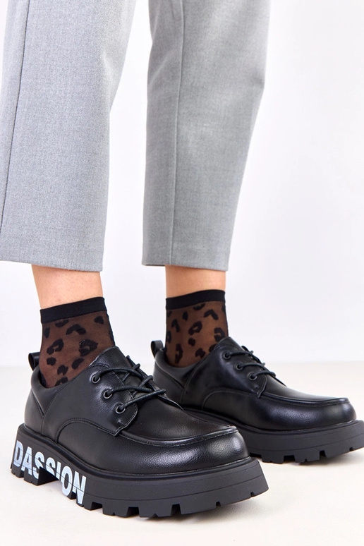 Boinas pretas femininas com padrão na...