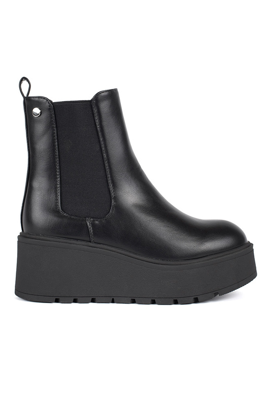 cor preta Sapatos femininos em uma cunha